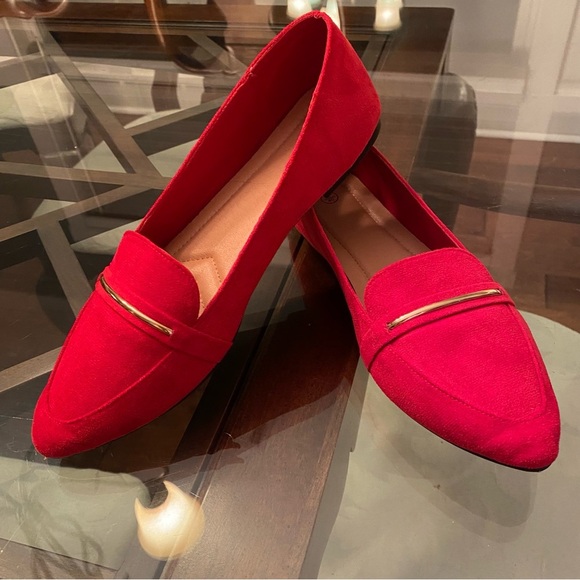 Shoes - BRAND NEW
Obtaom Women’s Pointy Toe Loafer Flats
Red
Size 9